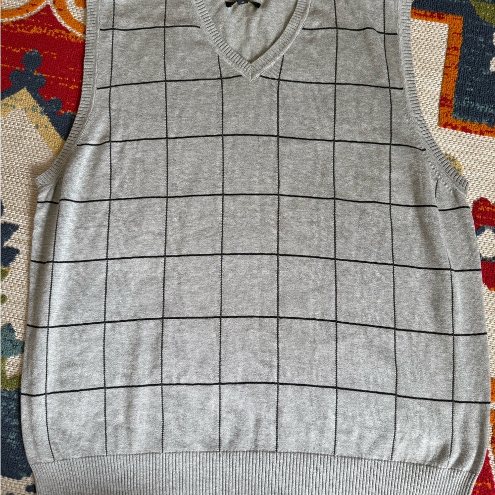 Club Room Gray V-Neck Sweater with Grid Pattern